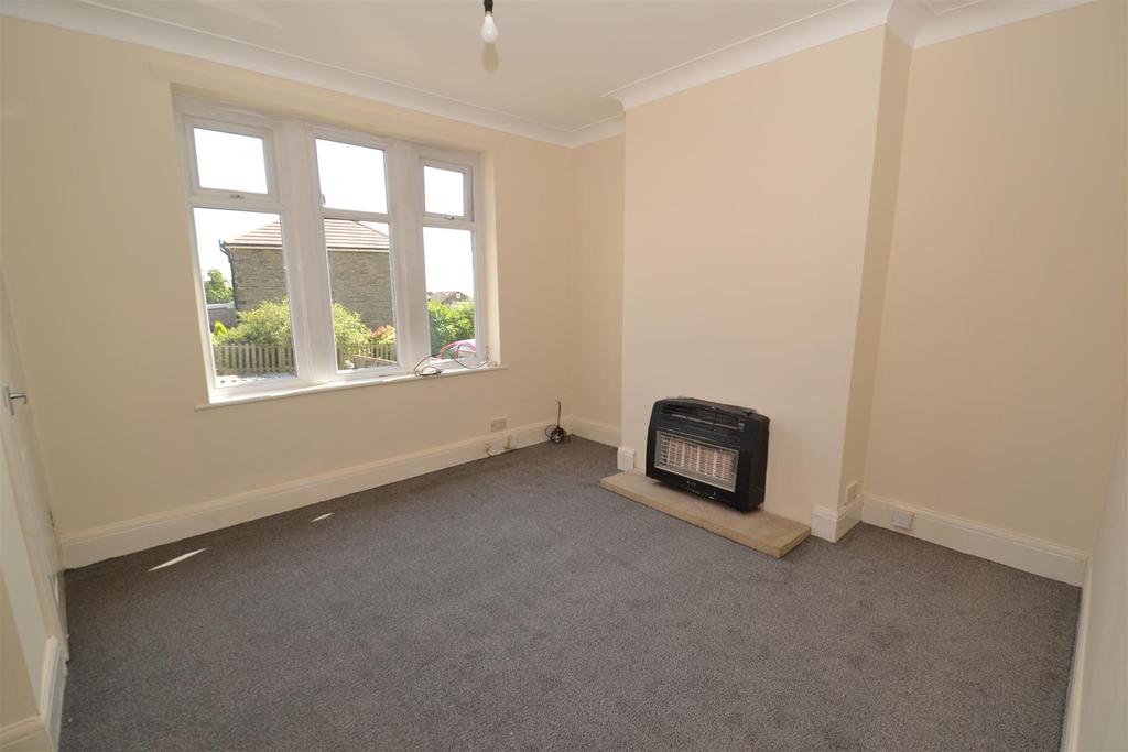 Weston Avenue, Queensbury, Bradford 3 bed semidetached house £150,000