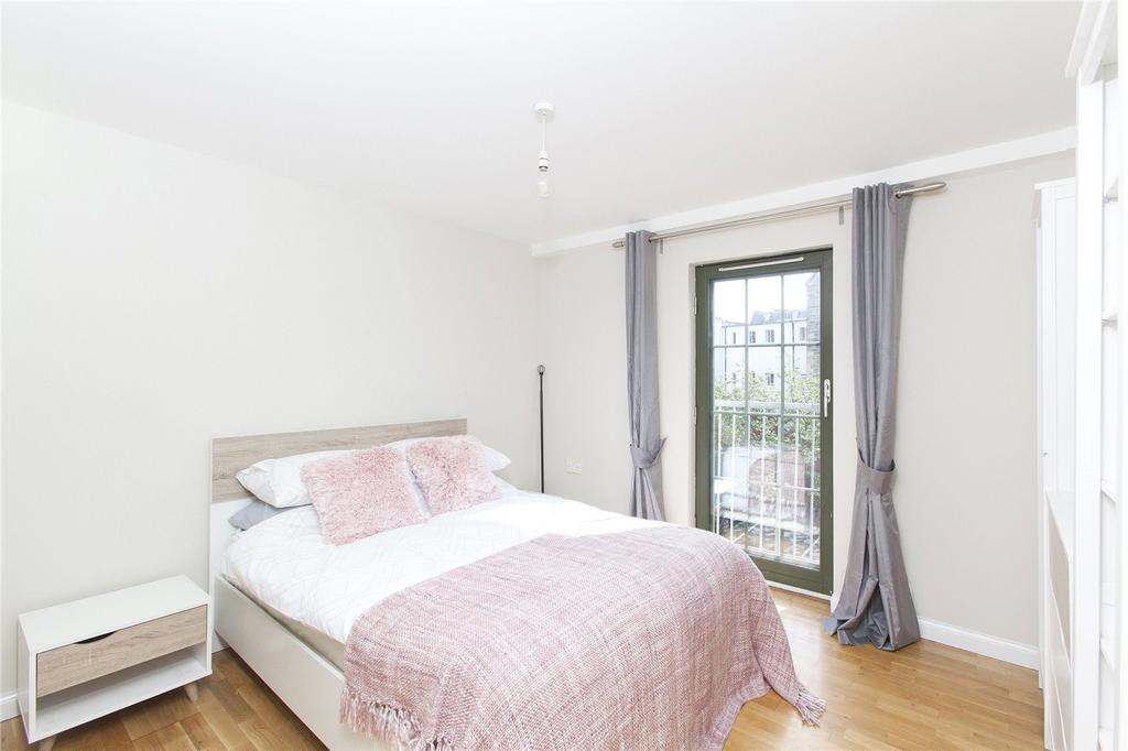 Apartment in Edinburgh, The Shore, Leith - More