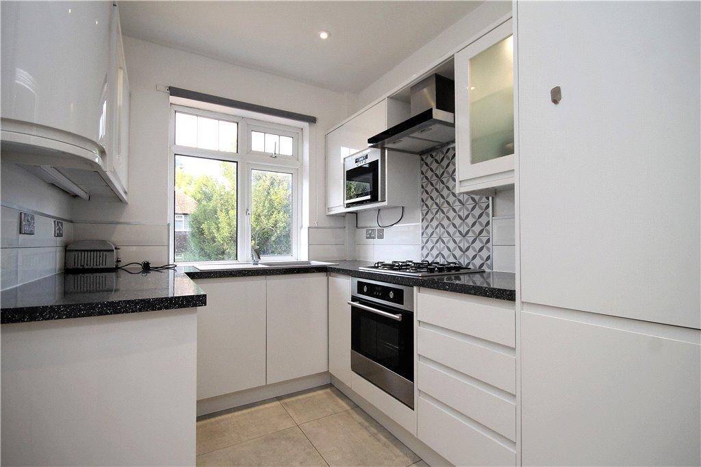 The Avenue, Coulsdon, CR5 2 bed apartment £310,000