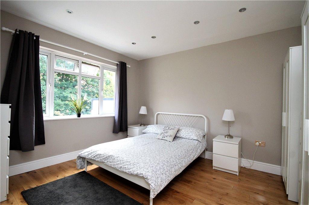 The Avenue, Coulsdon, CR5 2 bed apartment £310,000