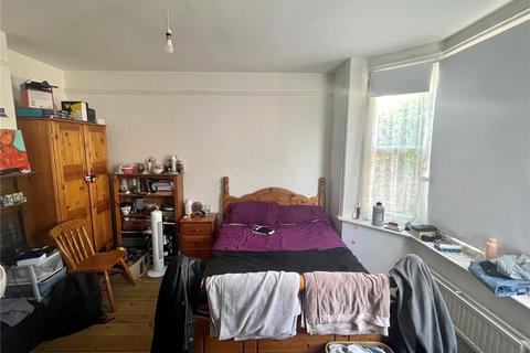5 bedroom house share to rent - Hale Road, Farnham, GU9
