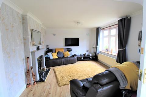 7 Melksham Drive, Romford, RM3 8QU