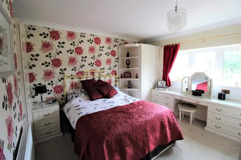 7 Melksham Drive, Romford, RM3 8QU