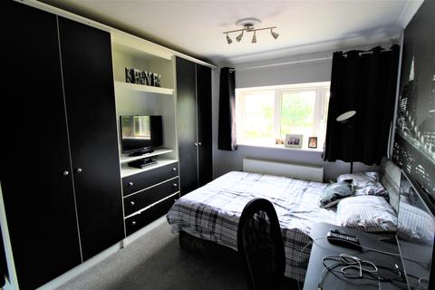 7 Melksham Drive, Romford, RM3 8QU
