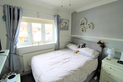 7 Melksham Drive, Romford, RM3 8QU