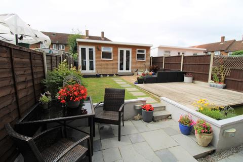 7 Melksham Drive, Romford, RM3 8QU