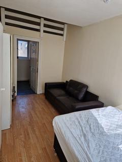 Studio to rent, Leeds House Gardens, - George Street, Luton