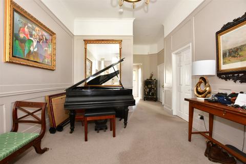 3 bedroom ground floor flat for sale, Clifton Gardens, Folkestone, Kent