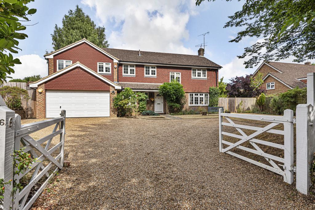 Mark Way, Godalming, GU7 5 bed detached house £1,395,000