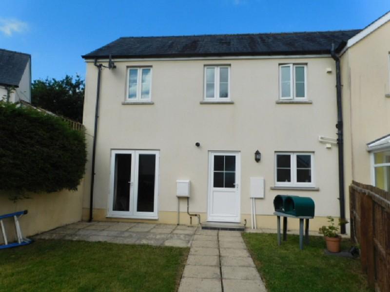 Parc Pencrug, Llandeilo, Carmarthenshire. 3 bed semidetached house £