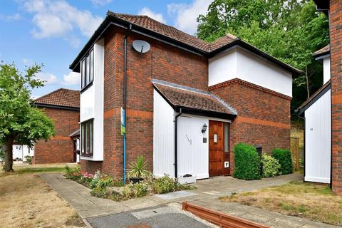 2 bedroom flat for sale, Bramble Close, Redhill, Surrey