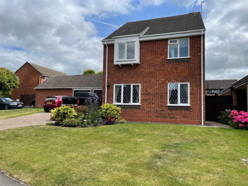 Charlecot Rd Droitwich WR9 7RP 3 bed detached house £1,300 pcm (£300 pw)