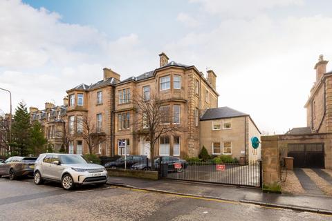 11/3 Strathearn Road, Edinburgh, EH9 2AE