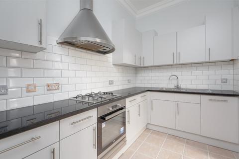 11/3 Strathearn Road, Edinburgh, EH9 2AE