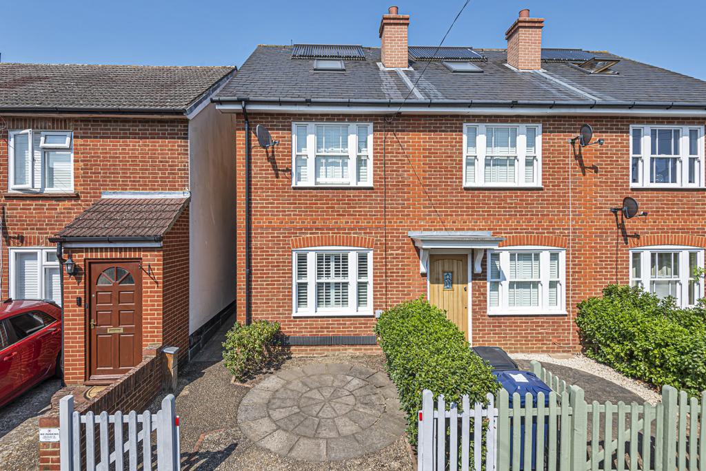 Kings Road, Godalming, GU7 3 bed end of terrace house £525,000