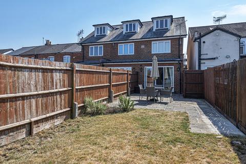 72c Kings Road, Godalming, GU7 3ES