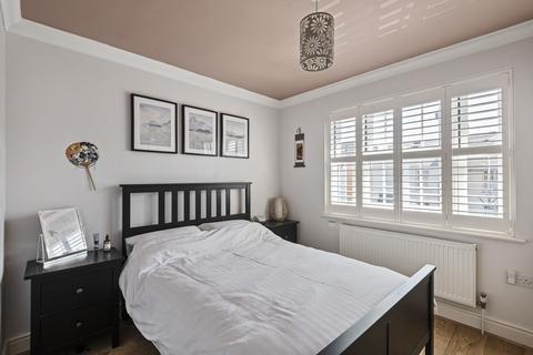72c Kings Road, Godalming, GU7 3ES