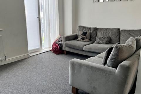 4 bedroom townhouse to rent, Northumberland Road, Old Trafford, Manchester. M16 9DA