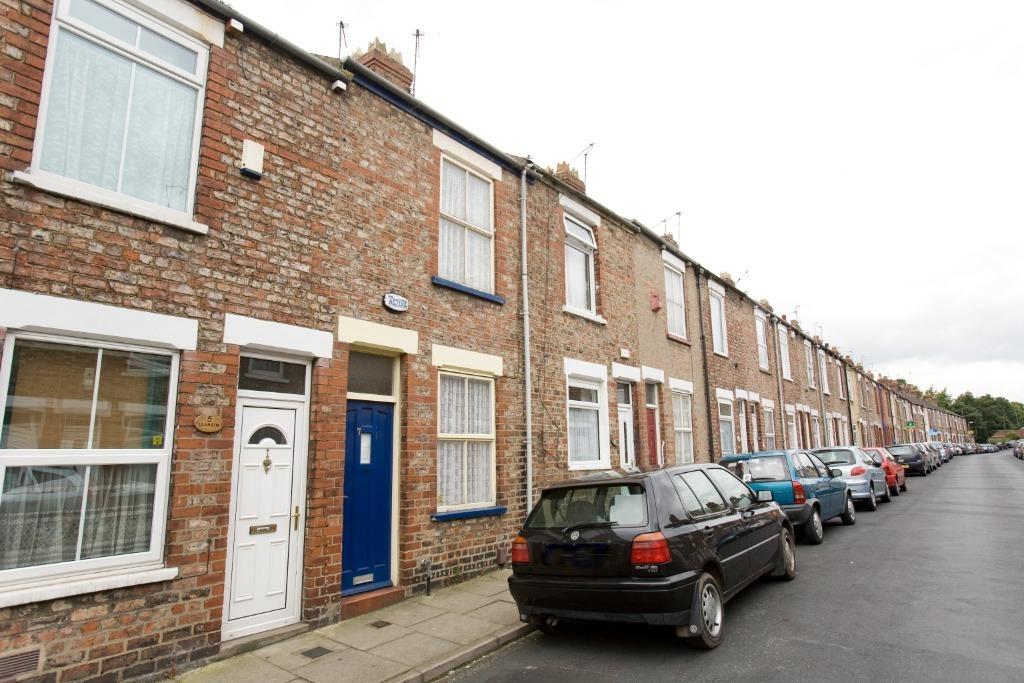 Kitchener Street, York, YO31 2 bed terraced house to rent £1,000 pcm