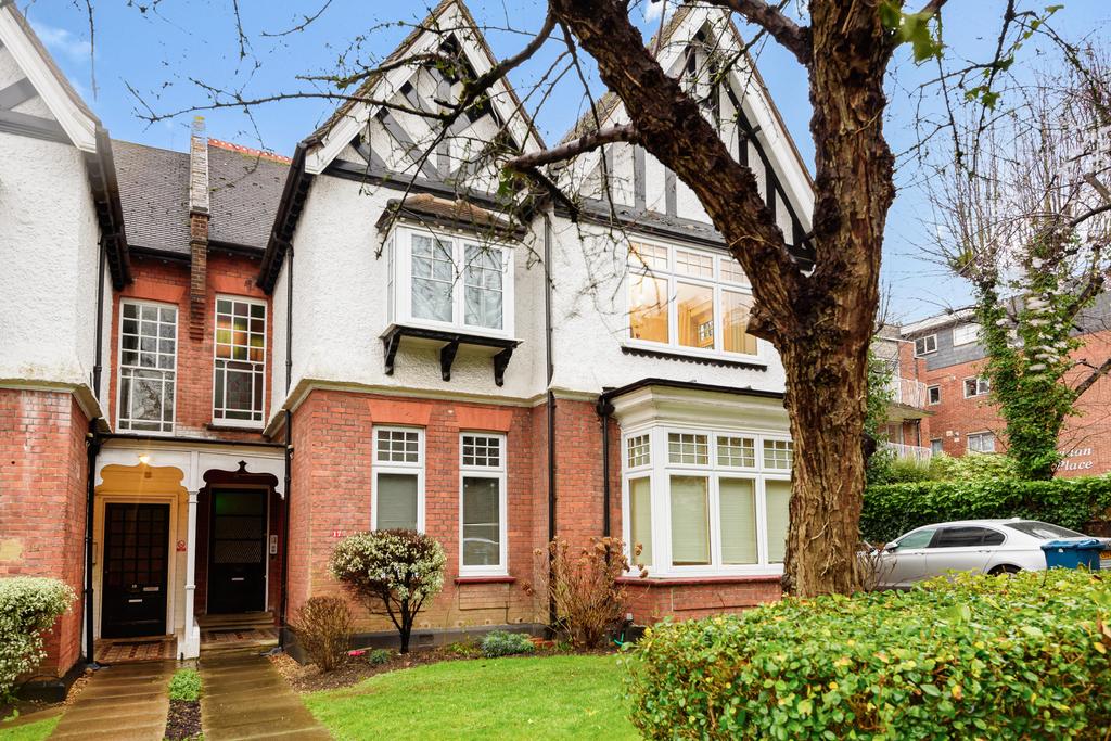 17 Roxborough Park, Harrow on the... 1 bed flat £1,350 pcm (£312 pw)