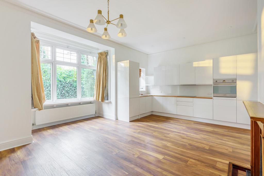 17 Roxborough Park, Harrow on the... 1 bed flat £1,350 pcm (£312 pw)