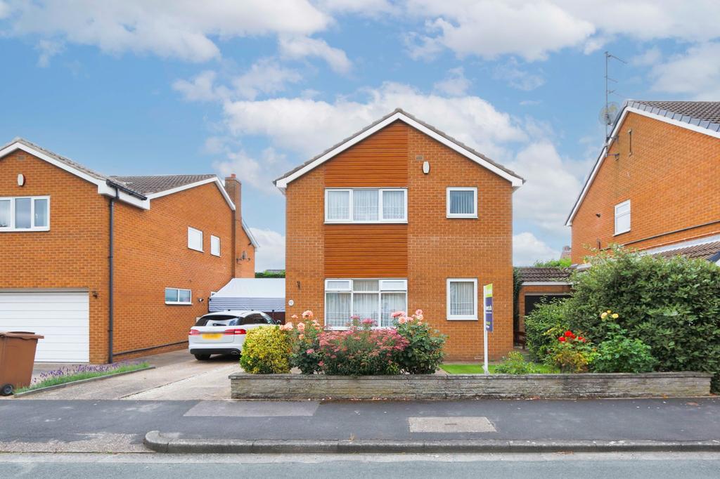 Queens Drive, Cottingham, East... 3 bed detached house £290,000