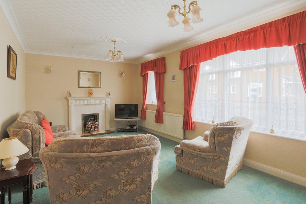 Queens Drive, Cottingham, East... 3 bed detached house £290,000