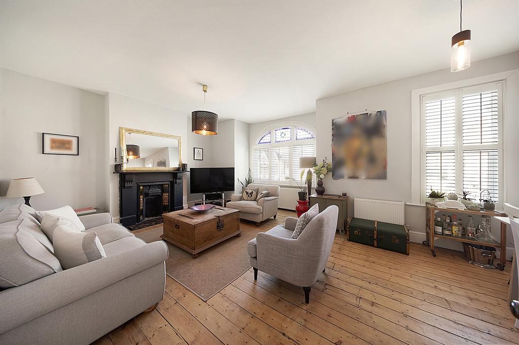 Fulham Palace Road, Fulham, London, SW6 3 bed apartment for sale £950,000