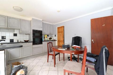 8 Trowbridge Gardens, Luton, LU2 7JY