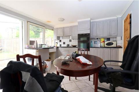 8 Trowbridge Gardens, Luton, LU2 7JY