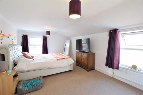 3 bedroom end of terrace house for sale, Clacton-on-Sea