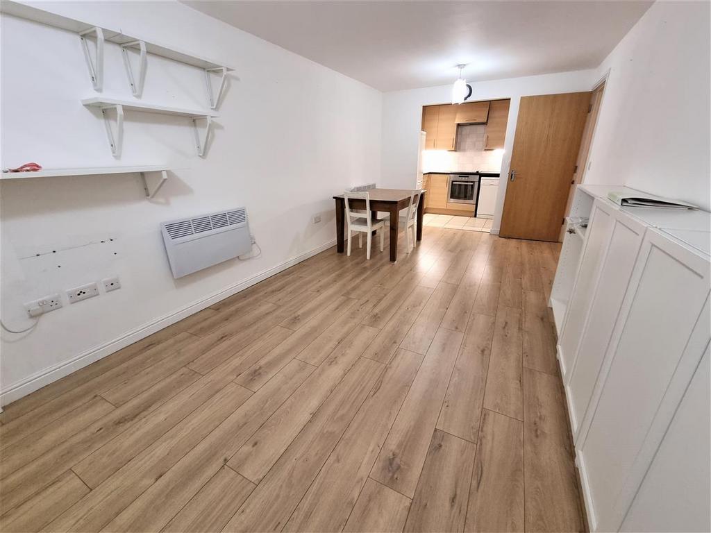 Camelia House, Feltham 2 bed apartment to rent £1,590 pcm (£367 pw)