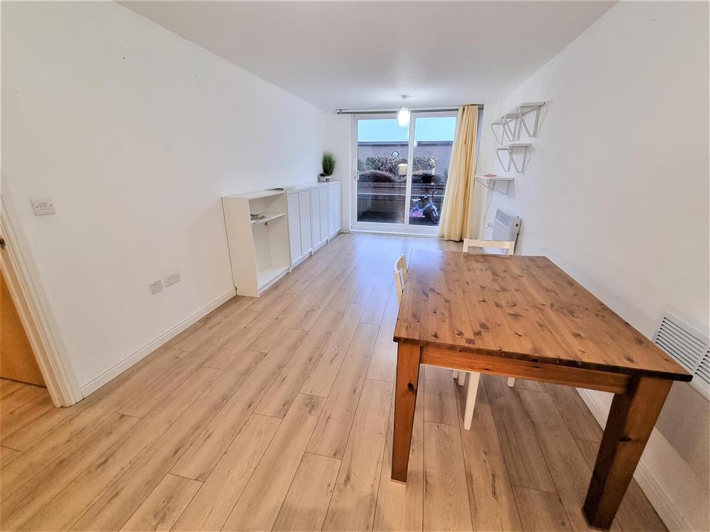 Camelia House, Feltham 2 bed apartment to rent £1,650 pcm (£381 pw)