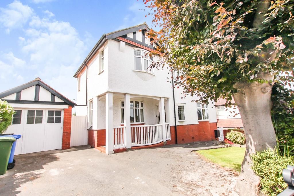 Fforddlas Prestatyn LL19 9SG 4 bed detached house £425,000