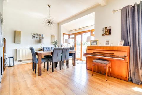28 Crosby Road, Westcliff-on-sea, SS0 8LG