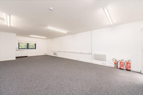 Office to rent, Unit 16-17 (Admiral House), Mountbatten Business Centre, Southampton, SO15 1HY