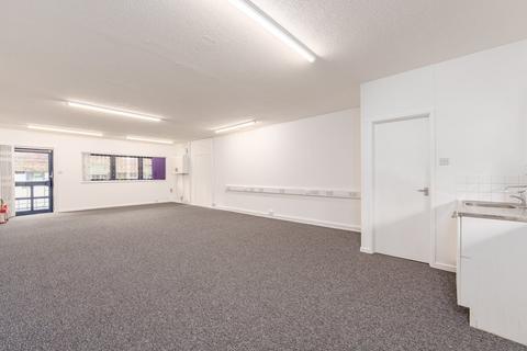 Office to rent, Unit 16-17 (Admiral House), Mountbatten Business Centre, Southampton, SO15 1HY