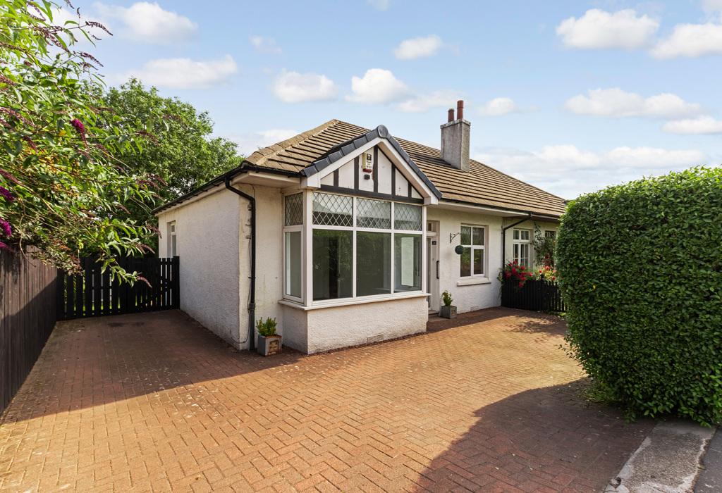 Barrhead Road, Newton Mearns 3 bed bungalow £300,000