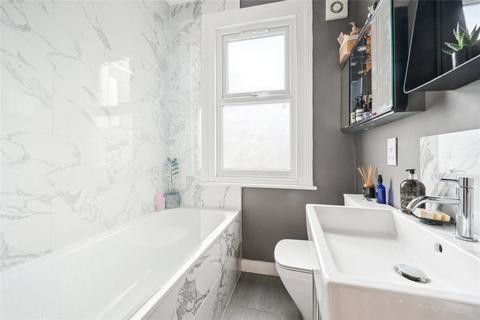 2 bedroom apartment to rent, Egerton Gardens, London, W13
