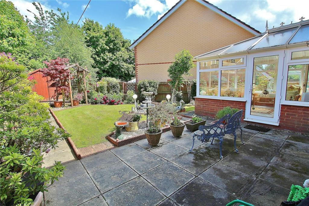 Maes Y Wennol, Pontprennau, Cardiff, CF23 4 bed detached house for sale