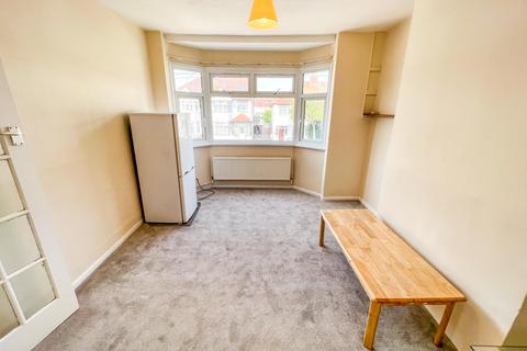10a Reeves Avenue, London, NW9 8LP