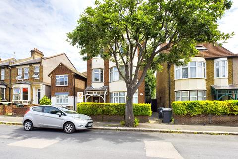 16d Fraser Road, London, E17 9DD