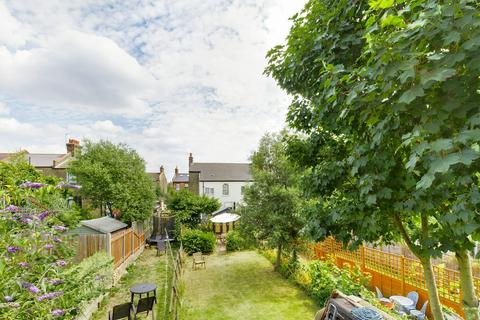16d Fraser Road, London, E17 9DD