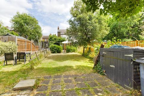 16d Fraser Road, London, E17 9DD