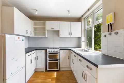 16d Fraser Road, London, E17 9DD