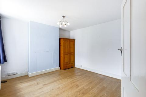 16d Fraser Road, London, E17 9DD
