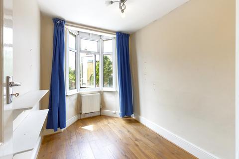 16d Fraser Road, London, E17 9DD