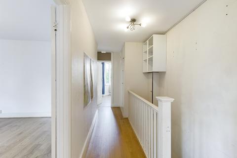 16d Fraser Road, London, E17 9DD