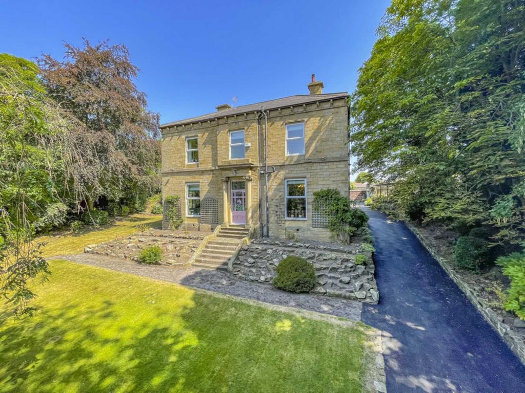 York Road, Upper Batley 5 bed detached house £999,950