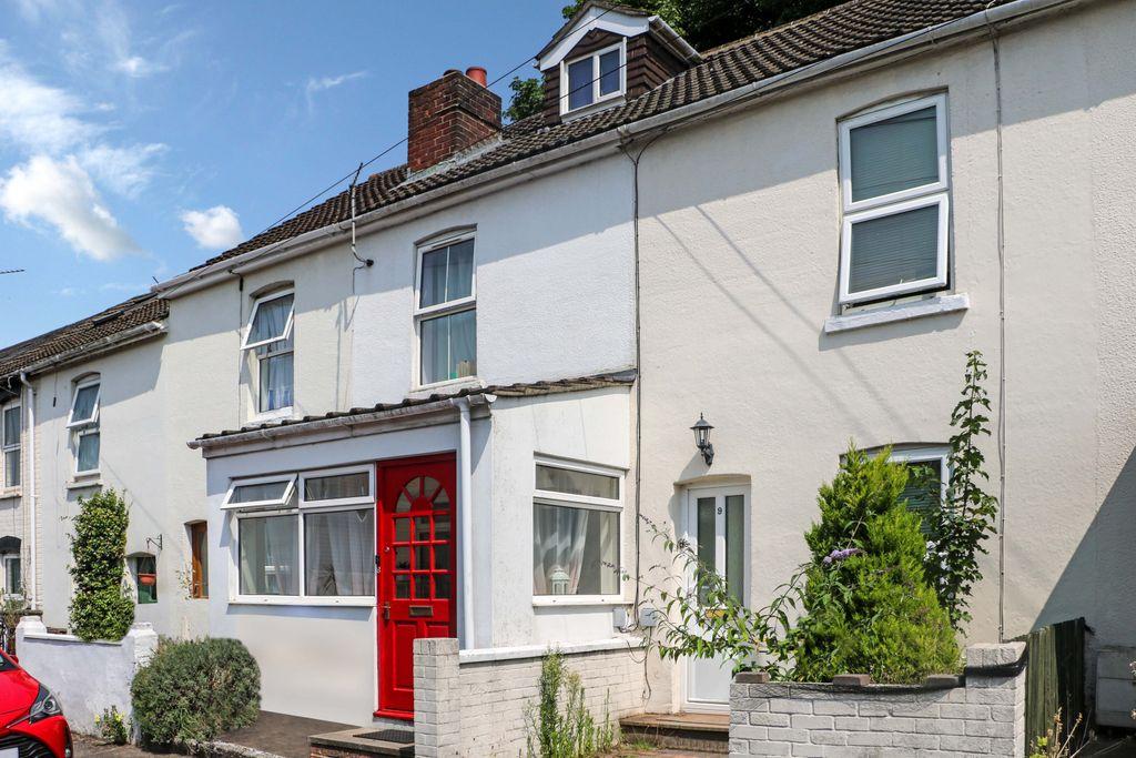 Hillview Road, Salisbury SP1 1HX 2 bed terraced house £250,000